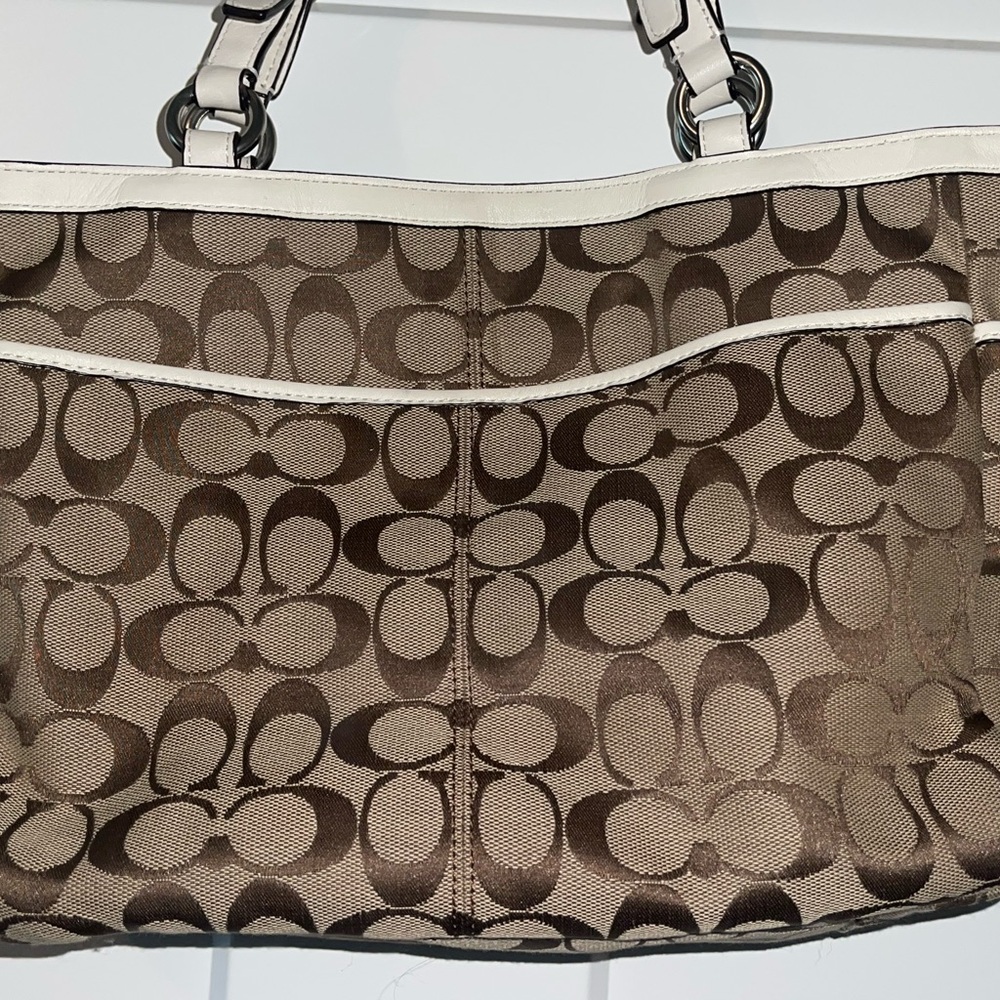 Like New Gorgeous Coach Shoulder Bag. Tan And Whi… - image 3